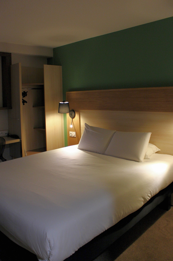 Bedroom 3, greet Hotel Dijon Sud Longvic, Côte-d'Or