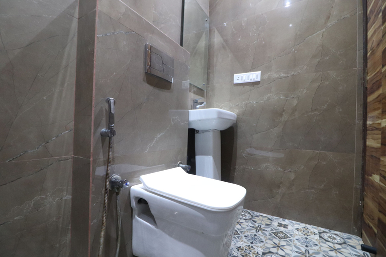 Bedroom 4, Twamev Rajouri garden by The Arrow, West