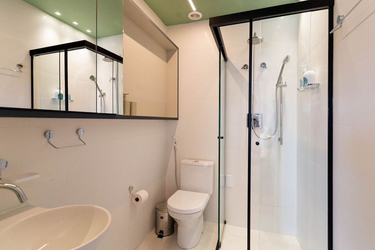 Bathroom 4, Athos, São Paulo