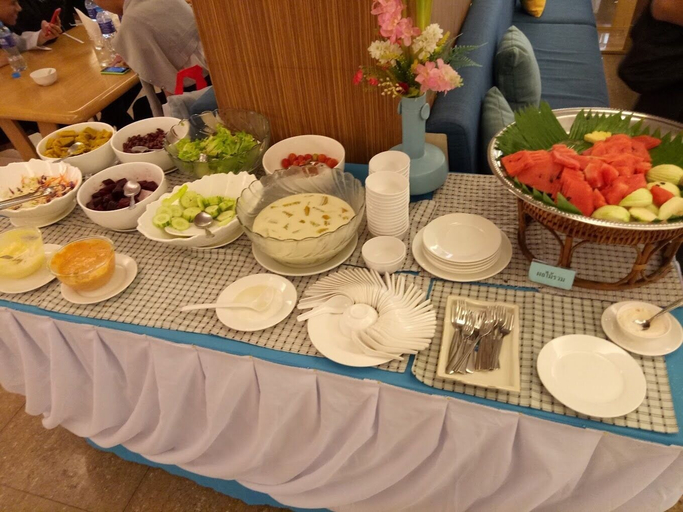 Food & Drinks 16