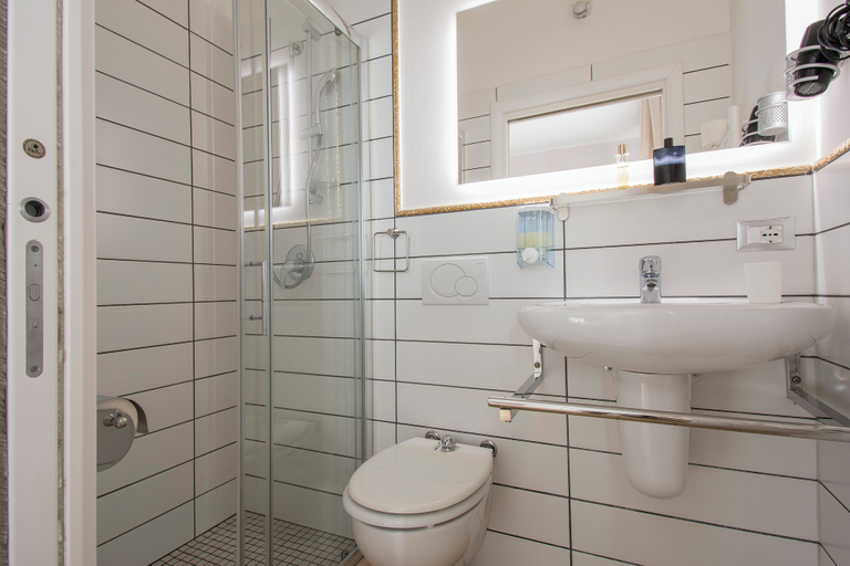 Bathroom 2, Il Mughetto, Bologna