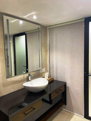 Bathroom 5, The Manohar Hyderabad, Hyderabad