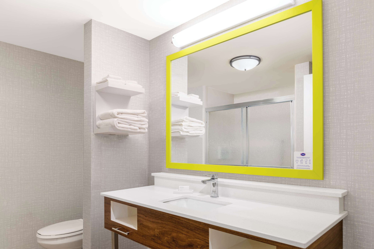 Bathroom 4, Hampton Inn & Suites Brookings, Brookings