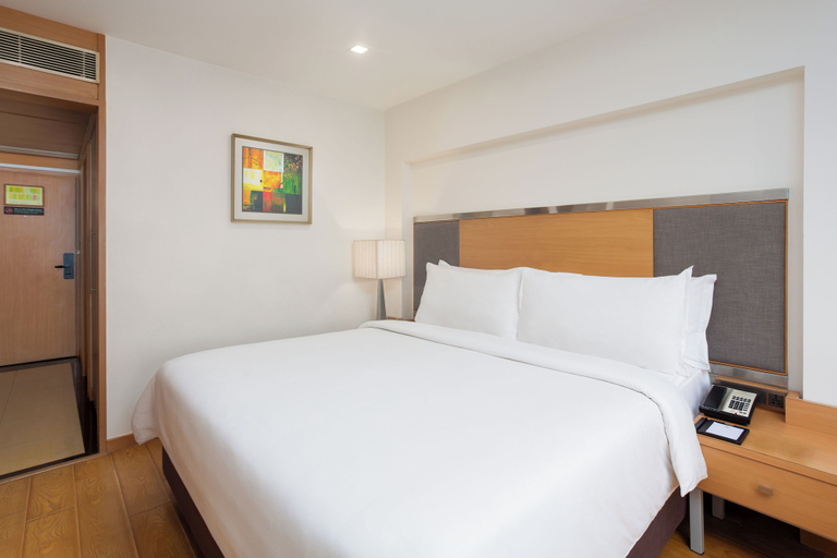 Bedroom 2, The Residency, Chennai