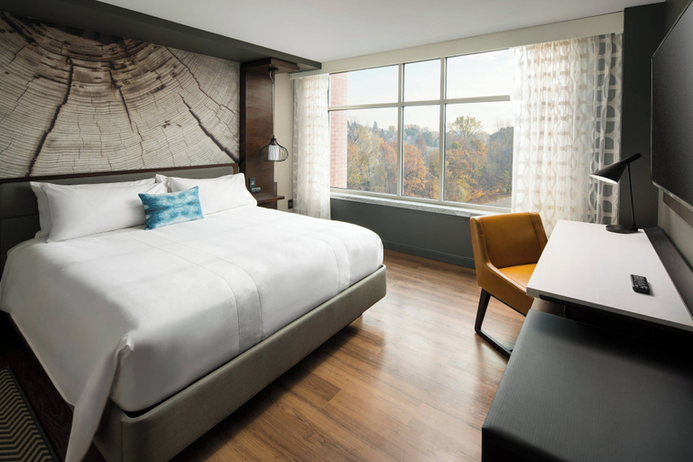 Bedroom 3, Morgantown Marriott at Waterfront Place, Monongalia
