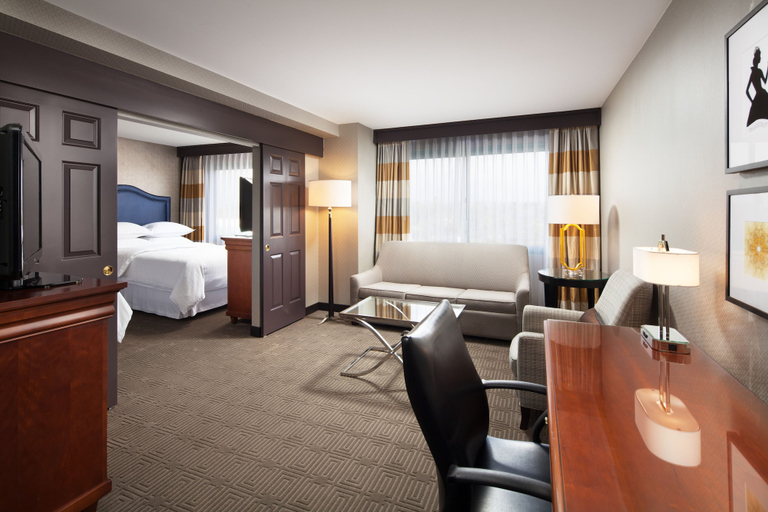Bedroom 4, Sheraton Fairplex Suites & Conference Center, Los Angeles