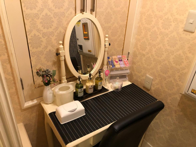 Bathroom 16