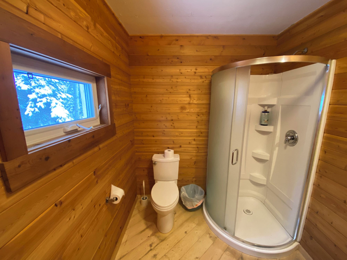 Bathroom 3, Rustic Beaverfoot Lodge Basic Cabin, Columbia-Shuswap