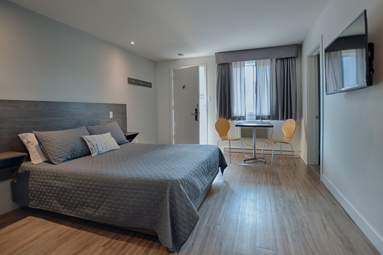 Bedroom 3, Le Fabreville, Laval