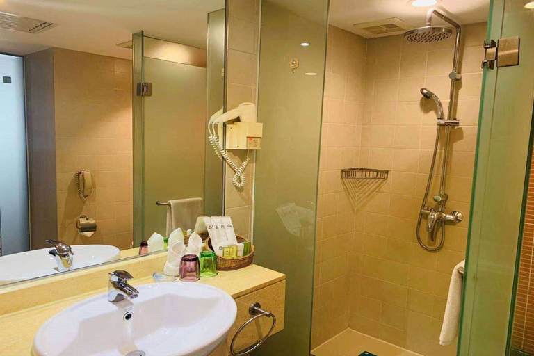 Bathroom 5, Days Inn Guangzhou, Guangzhou