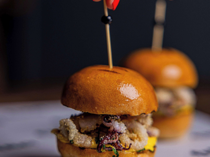Food & Drinks 18