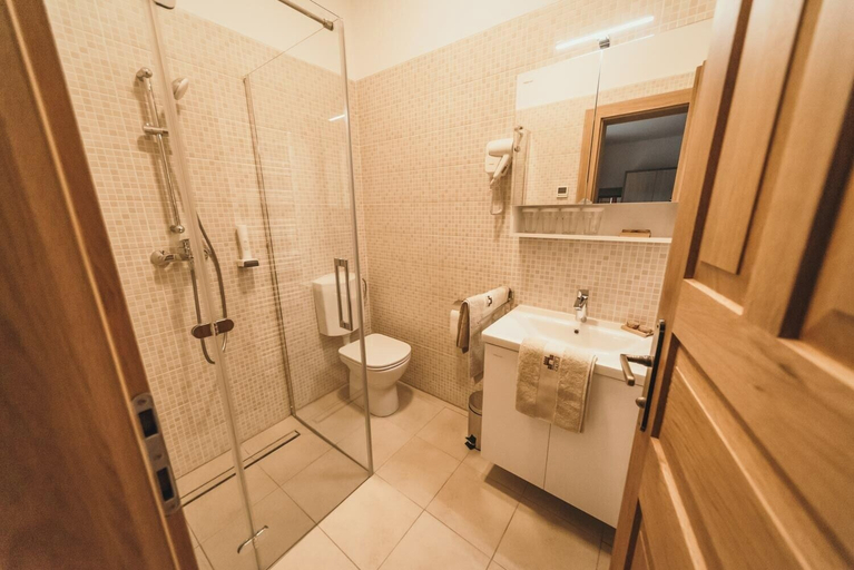 Bathroom 4, Rooms & Apartments Podsreda Castle, Kozje