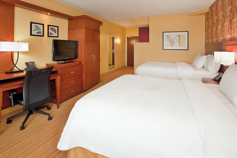 Bedroom 3, Courtyard by Marriott Pittsburgh North/Cranberry Woods, Butler