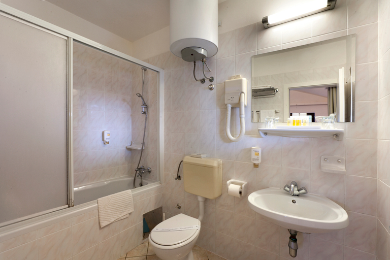 Bathroom 5, Village Galijot Plava Laguna, Poreč