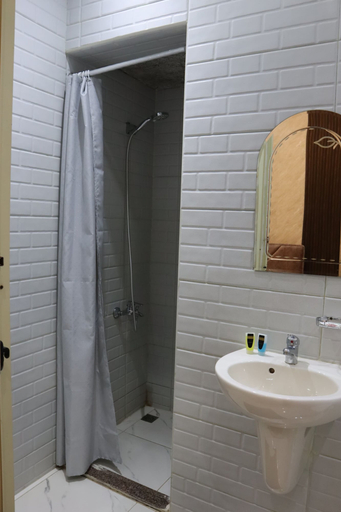 Bathroom 5, Meramees Hostel, 'Abdin