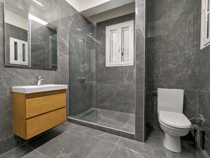 Bathroom 2, Victoria Grand Palace Apartments, Attica