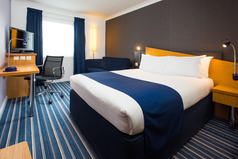 Bedroom 3, Holiday Inn Express NORTHAMPTON - SOUTH by IHG, Northamptonshire