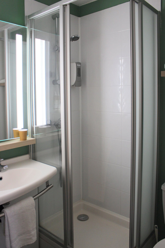 Bathroom 5, greet Hotel Dijon Sud Longvic, Côte-d'Or