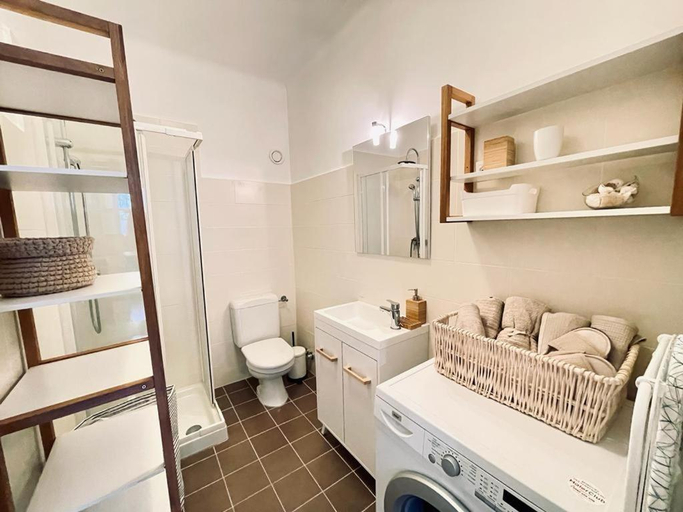 Bathroom 2, Studio au bord de mer 1, Alpes-Maritimes