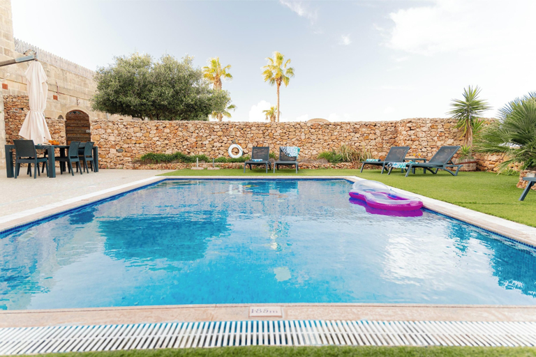 Sport & Beauty 3, Villa Savona Sleeps 7 With Private Pool