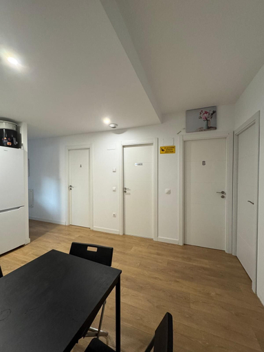 Others 5, Mars Suites Porras, Madrid