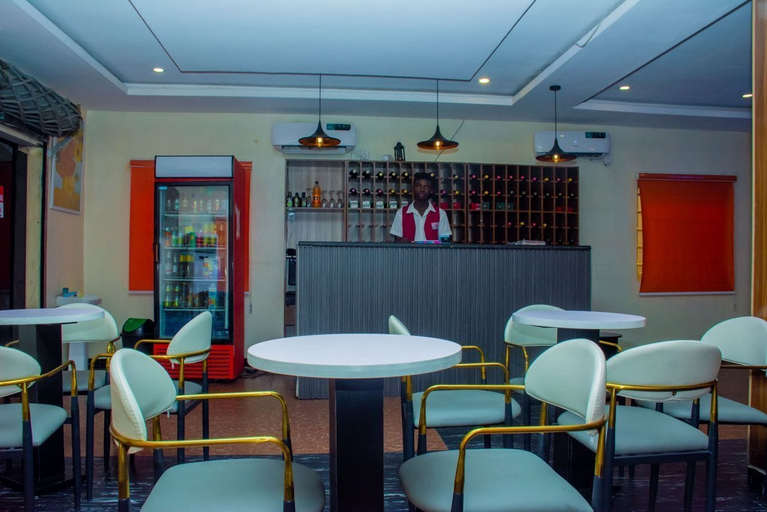 Food & Drinks 3, Ontario Suites, Surulere