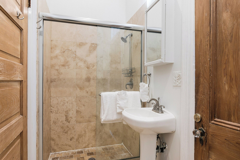 Bathroom 3, Spacious 3BR Condo in New Orleans, Orleans