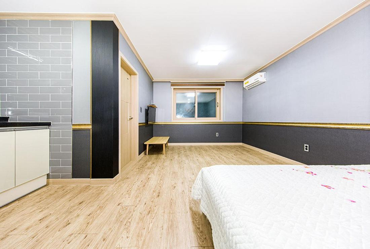 Others 5, Spring Summer Autumn Winter Pension, Boryeong