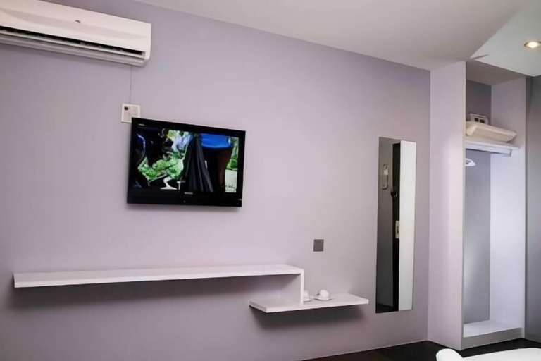 Bathroom 8
