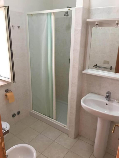 Bathroom 3, Residence M3, Foggia