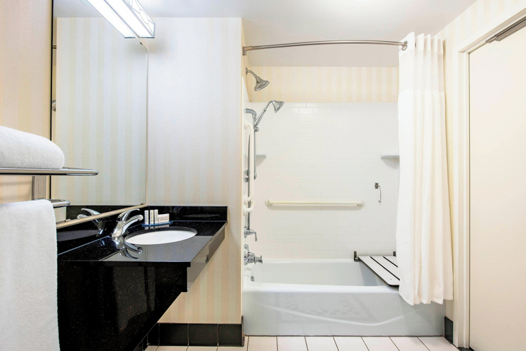 Bathroom 4, Fairfield Inn & Suites by Marriott Winnipeg, Division No. 11