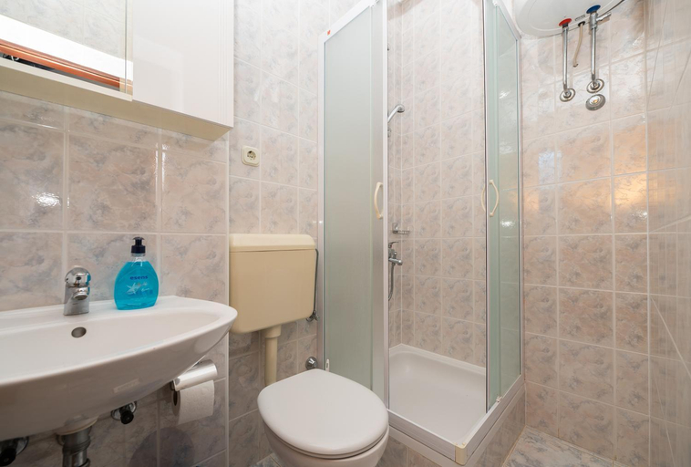 Bathroom 2, Rooms Olive and Sea, Tučepi