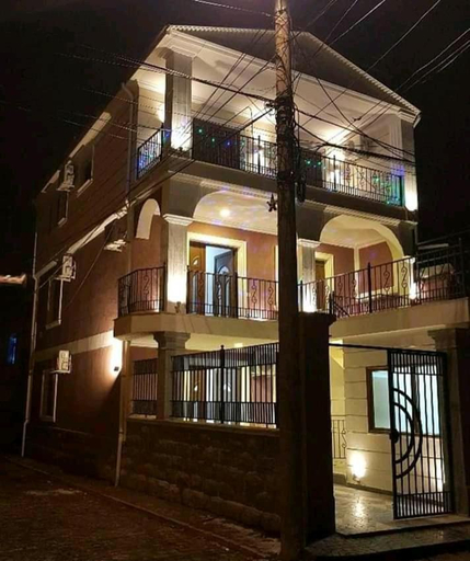 Vila Leo Lux, Korçës