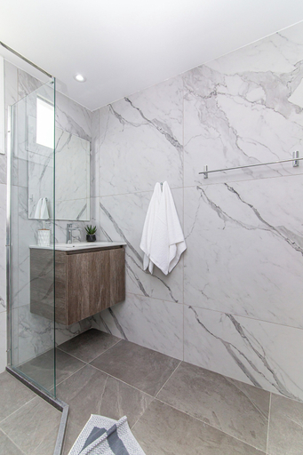 Bathroom 5, Theoni Apartments, Crete