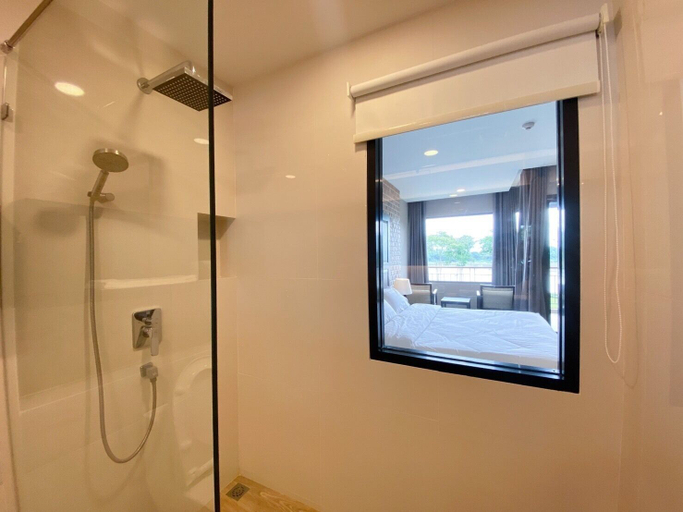 Bathroom 11