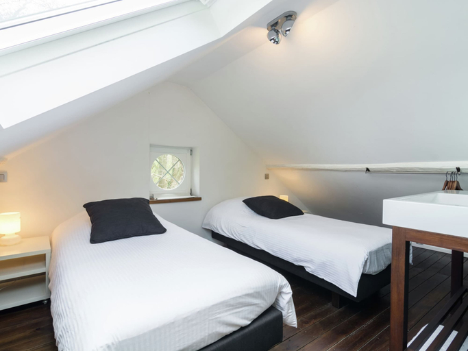 Bedroom 5, Nice House with Sauna, Fireplace, & Large Garden near Aubel, Liège