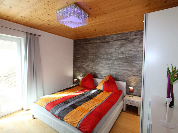 Bedroom 3, Apartment Directly on Lake Ossiach in Carinthia, Villach Land