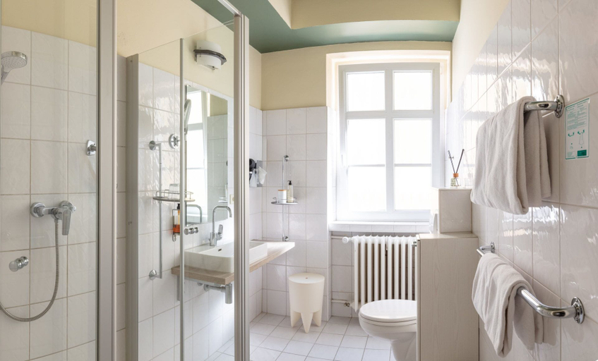 Bathroom 4, Hotel Würzburger Hof, Würzburg