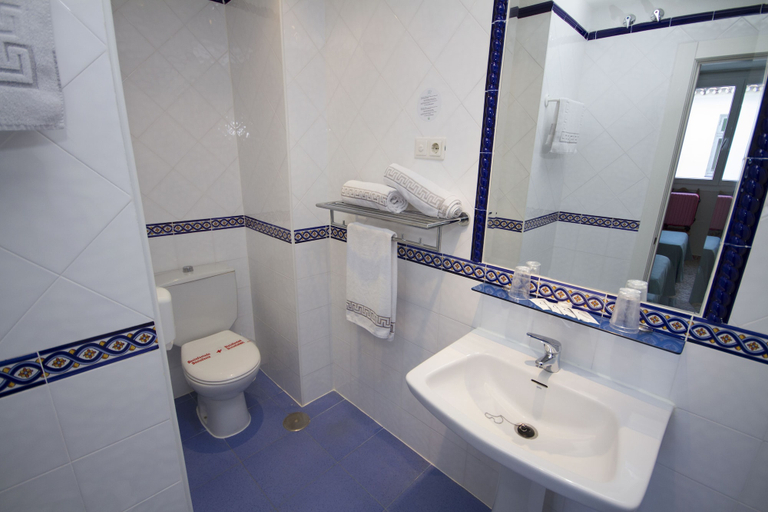 Bathroom 4, Bluesea Solaris, Málaga