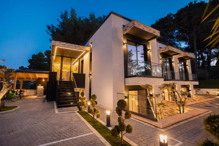 Exterior & Views