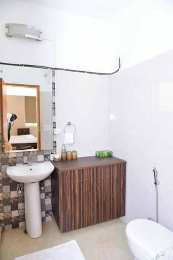 Bathroom, Arkaya Inn, Gurgaon