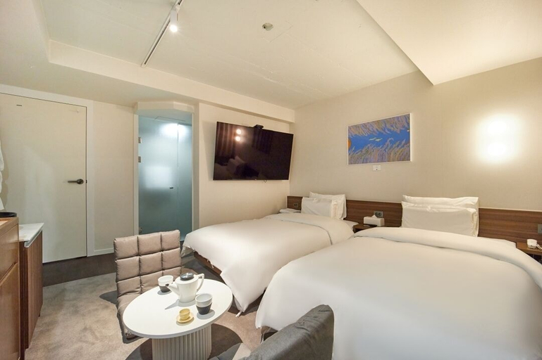 Bedroom 13