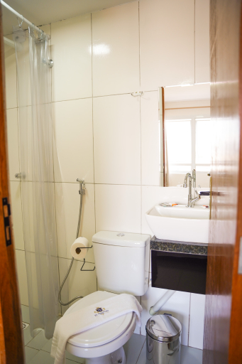 Bathroom, El Shaddai Hotel, João Pessoa