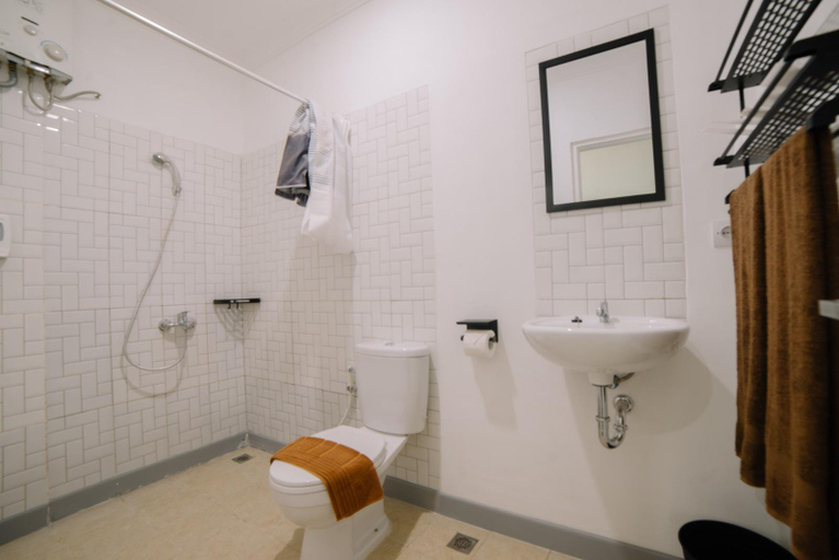 Bathroom 7