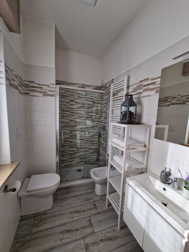 Bathroom 10