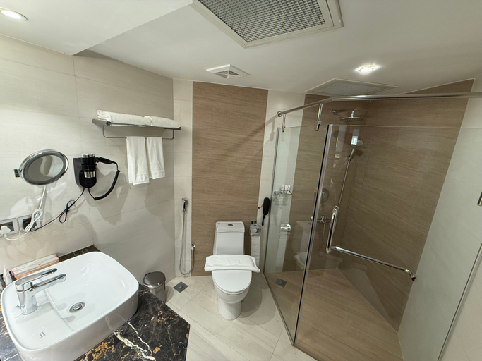 Bathroom 5, Grand Palace Hotel & Resorts Dhaka, Dhaka
