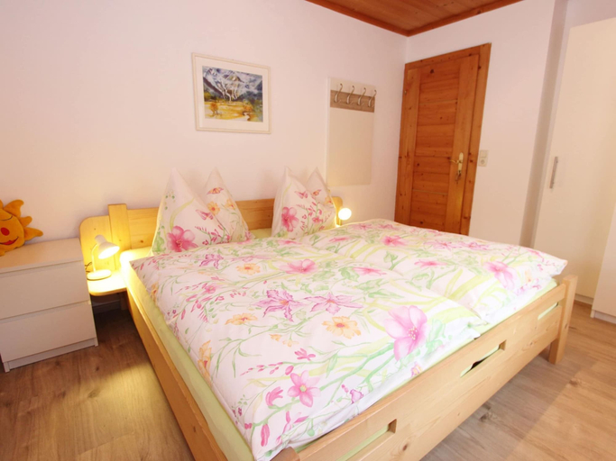 Bedroom 2, Apartment in Viehhofen near Ski Lifts, Zell am See