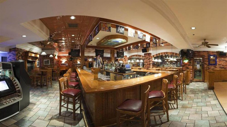 Food & Drinks 5, Clarion Hotel & Conference Center, Suffolk