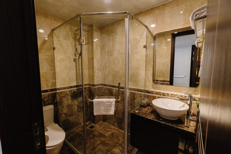 Bathroom 10