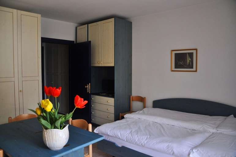 Bedroom 3, Residence Biancaneve, Sondrio